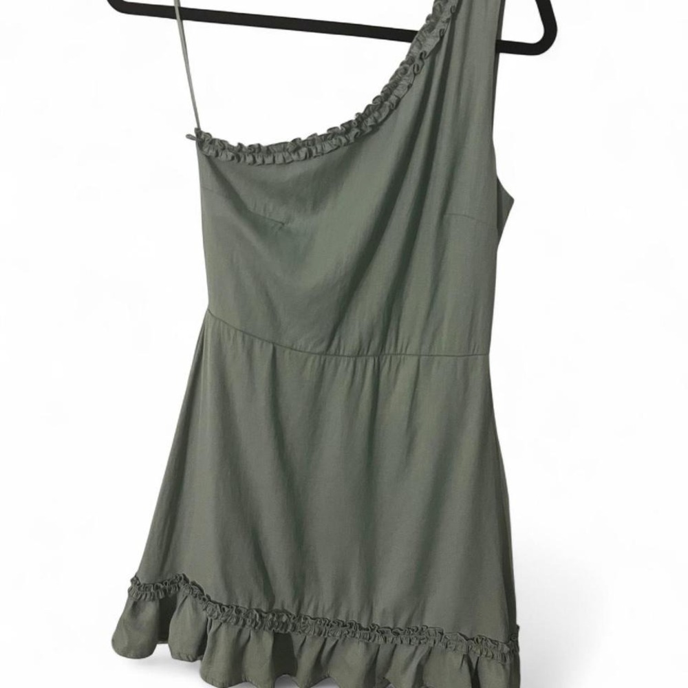 MIAMI BOUTIQUE ONE SHOULDER GREEN RUFFLE DETAIL DRESS
